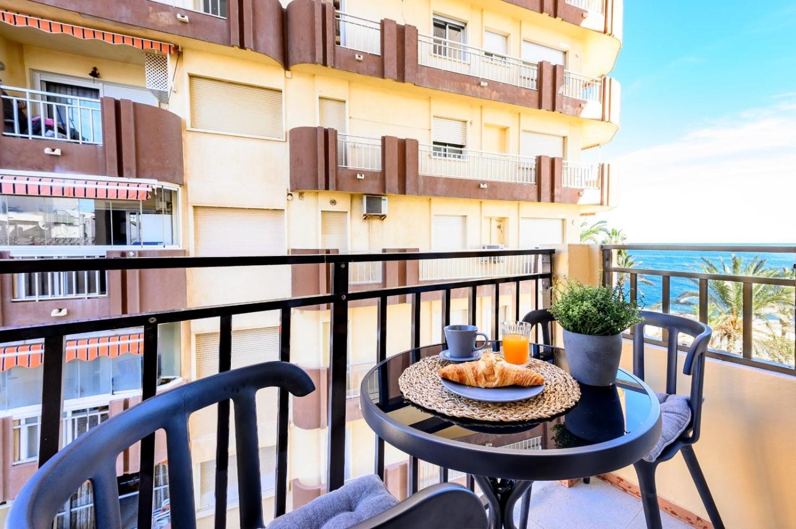 El Yate In Front Of The Sea By 10Tosea Apartment Fuengirola Exterior photo