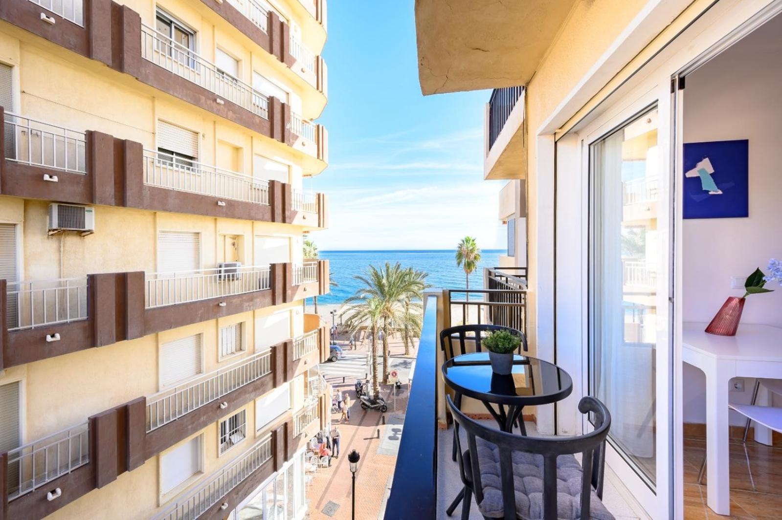 El Yate In Front Of The Sea By 10Tosea Apartment Fuengirola Exterior photo